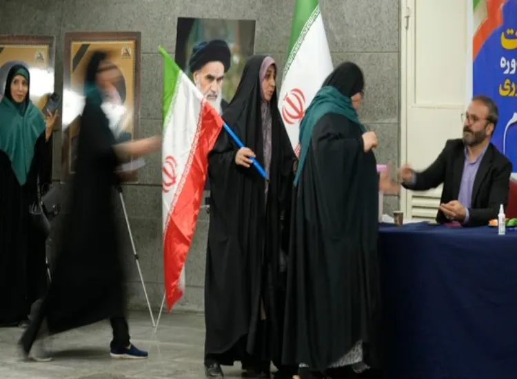 الإيرانيون يقترعون في الجولة الثانية من الانتخابات الرئاسية