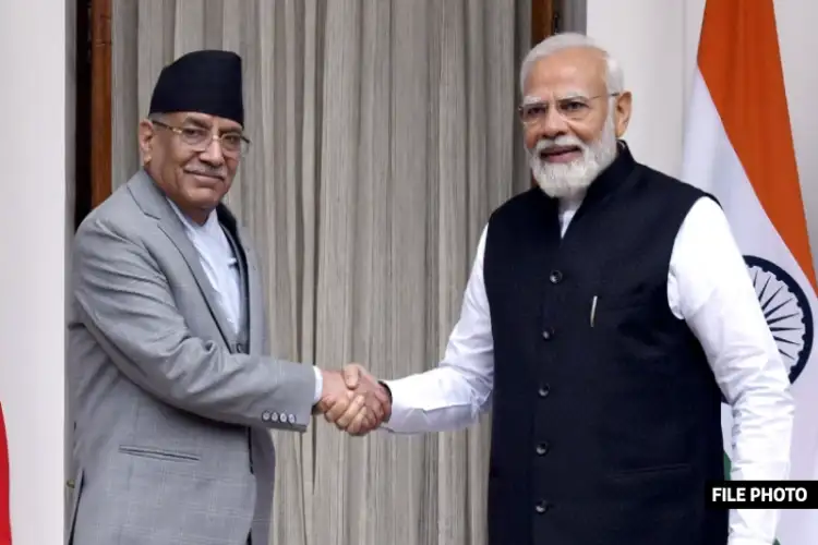 رئيس الوزراء مودي يهنئ رئيس الوزراء النيبالي بفوزه بولاية رابعة