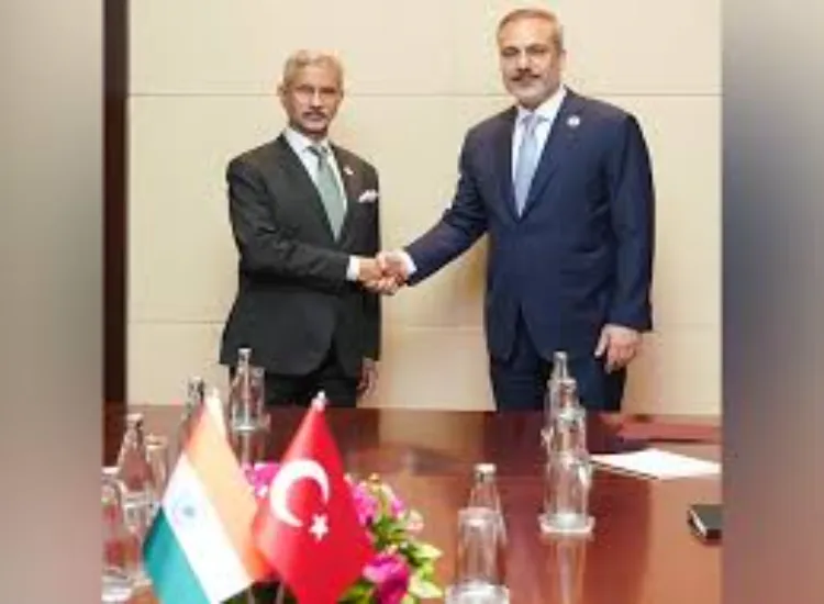 وزير الخارجية جايشانكار يلتقي بنظيره التركي على هامش اجتماعات آسيان